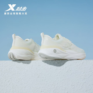 特步（XTEP）云翼2.0聚能弹跑鞋女鞋2024夏季跑步鞋减震透气回弹运动鞋女 帆白/银色 39