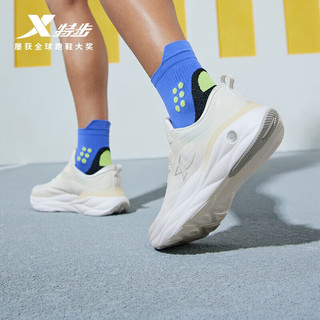 特步（XTEP）云翼2.0聚能弹跑鞋女鞋2024夏季跑步鞋减震透气回弹运动鞋女 帆白/银色 39