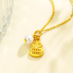 梦金园 福袋算盘黄金吊坠足金镶嵌珍珠挂坠铜钱吉祥小福包生日礼物