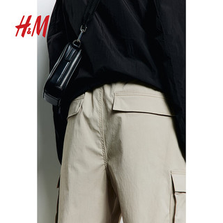 H&M男装2024春季休闲尼龙工装标准舒适松紧带抽绳短裤1062247 米色 170/80A
