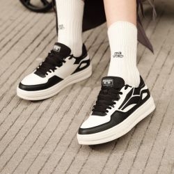 361女款运动板鞋682336626