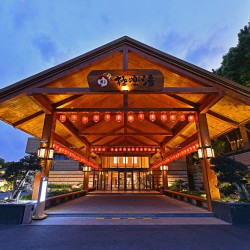 近迪士尼疯玩一天回来泡个澡绝了上海极乐汤川沙温泉酒店高级大双床房