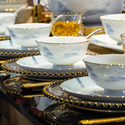 洛威 碗碟套装家用现代中式意境碗盘组合高档乔迁骨瓷餐具70头千里江山