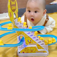 聚樂寶貝 嬰兒玩具0一1歲小黃鴨爬樓梯寶寶益智早教四抬頭練習3到6個月齡三