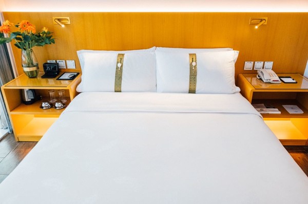 这家又降价了，房间略小但位置一绝！香港尖沙咀皇悦酒店 城市景观大床房1晚含双早套餐
