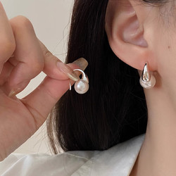 Trendolla 珍珠耳钉女温柔时尚气质2024年新轻奢小众设计耳环感耳饰