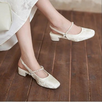 瓦米诺国风新中式珍珠凉鞋女2024新款单鞋粗跟女鞋中跟配旗袍鞋子配裙子 白色 35