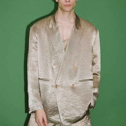 URBAN REVIVO 【大片同款】2024夏男休闲都市褶皱肌理西装外套UMF140029