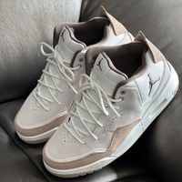 耐克Nike Jordan Courtside23 减震 奶油色复古篮球鞋FQ6860