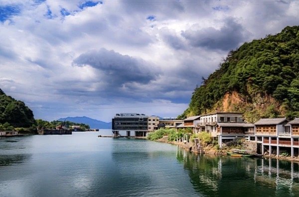 平日不加价！临湖而建很出片！千岛湖36都摄影酒店 依山傍水·湖景大床房2晚套餐（含双早+鱼头代金券+千岛湖石林门票+景点打卡等）