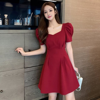 赫本小黑裙夏装2022女裙子法式气质短袖收腰a字连衣裙设计感 红色 L (108-118斤)