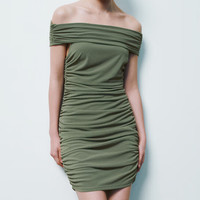 URBAN REVIVO 女士魅力氛围感修身褶皱露肩连衣裙 UWG740128 深棕绿 L
