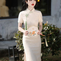 杜艳枝2024春夏复合蕾丝花扣中长款旗袍纯色修身旗袍文艺复古连衣裙 米白色送吊坠 L 100-110斤