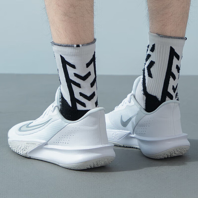 NIKE PRECISION VII男子轻便透气实战运动篮球鞋FN4322