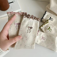 云大师 花边蝴蝶结刺绣袜子女中筒袜ins潮日系学院风木耳边点子纱堆堆袜 刺绣木耳边 均码