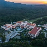 周五不加价！毗邻钟山景区！南京苏宁钟山国际高尔夫酒店 露台园景特大床房2晚连住（含双早+下午茶+儿童乐园畅玩等）