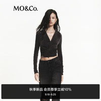 MO&Co.2024秋新品法式V领扭结立裁短款植绒光感上衣MBD3TOP011