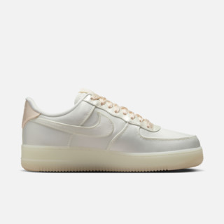 NIKE 耐克 Air Force 1 '07 Lv8 女子运动板鞋 HQ3762-133 帆白/帆白/微橙 35.5