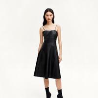 VERO MODA 24秋连衣裙女PU收腰A摆显瘦吊带连衣裙潮酷