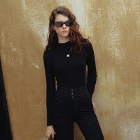 MC刺绣半高领修身打底针织衫