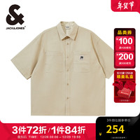 杰克琼斯 杰克·琼斯（JACK&JONES）夏季尖领胸前双侧贴袋背部字母图胶印短袖衬衫男装2242OS004 卡其色 常规 175/96A/M