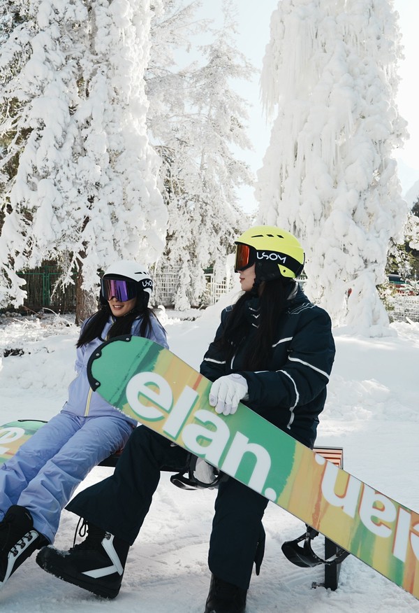 含穹恰冰雪大世界双人滑雪体验！周末不加价！九寨鲁能希尔顿花园酒店 花园客房2晚连住（含双早+滑雪体验等）