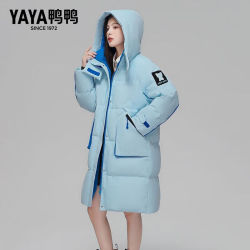 YAYA 鸭鸭羽绒服 鸭鸭（YAYA）2024年冬季长款过膝保暖羽绒服女刺绣时尚休闲连帽中长款加厚外套 蓝色 M